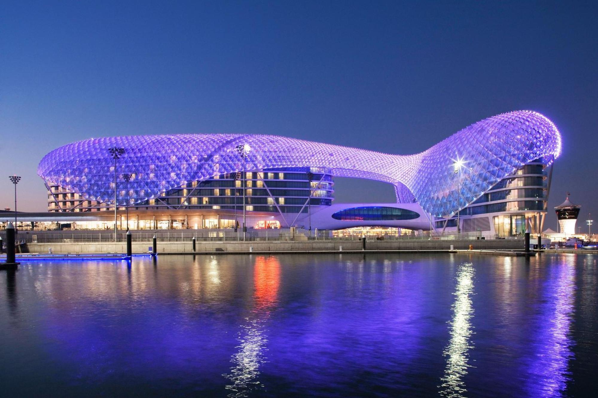 W Abu Dhabi - Yas Island Hotel Exterior photo Yas Marina Circuit