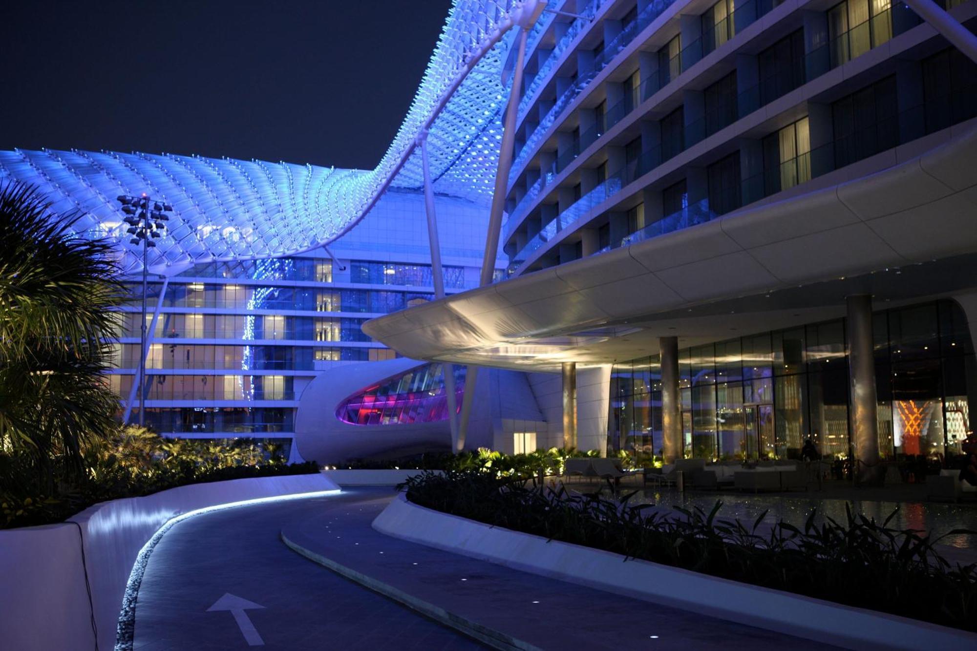 W Abu Dhabi - Yas Island Hotel Exterior photo The entrance of the hotel