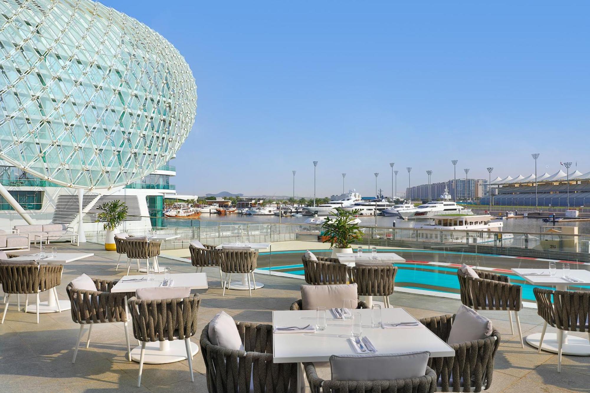 W Abu Dhabi - Yas Island Hotel Exterior photo The Yas Marina Circuit